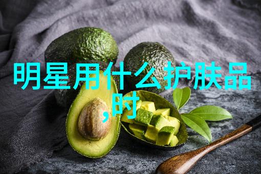 春季穿搭分享宋慧乔的印花裙气质之选让大妈风格避免一刀切